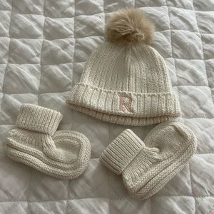 Adorable monogrammed “R” Mark and Graham baby hat and booties